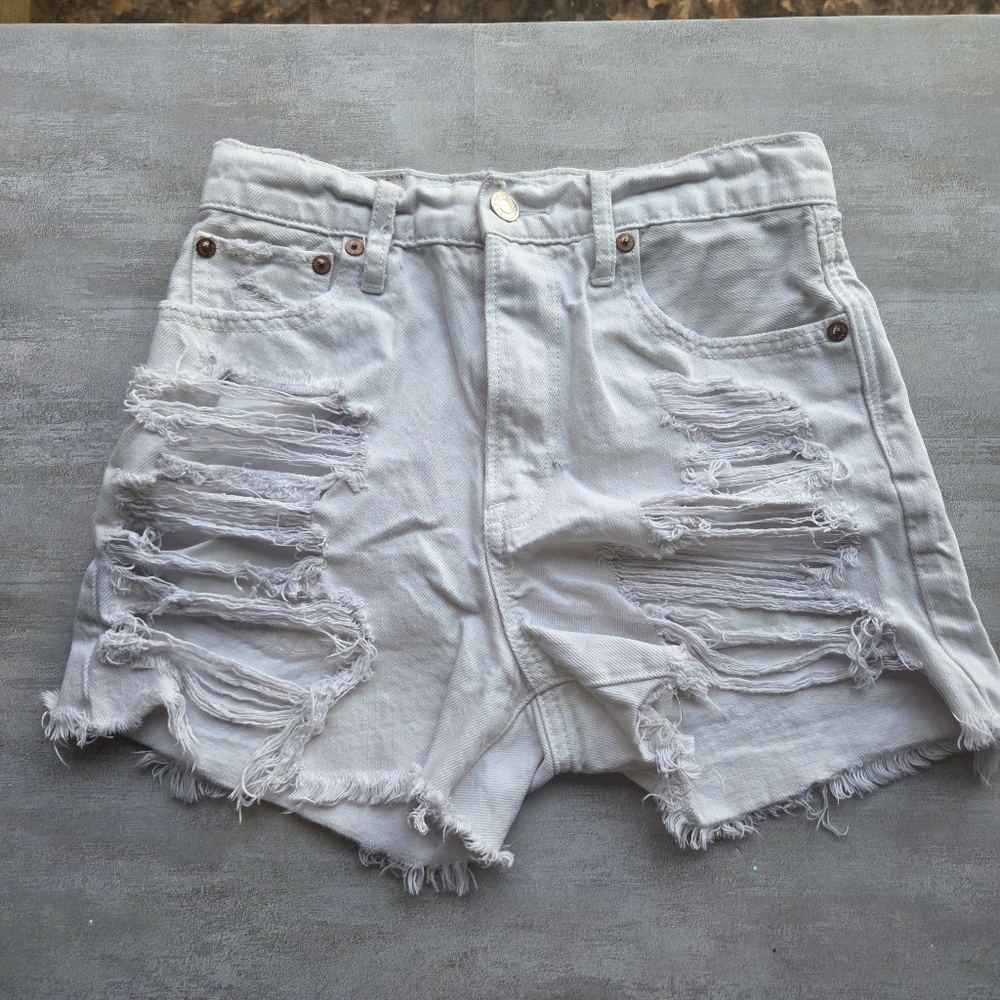 American Eagle Super Highest Rise 90’s Boyfriend Short Size 00 White Distressed